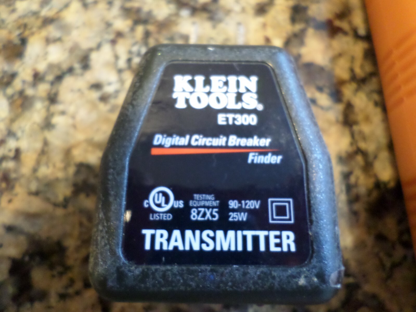 Klein Tools ET300 Digital Circuit Breaker Finder PERFECT W Rubber case cover