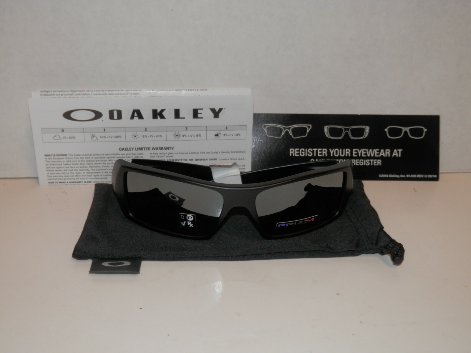 NEW OAKLEY GASCAN MATTE BLACK SUNGLASSES GRAY PRIZM POLARIZED LENSES WITH BAG