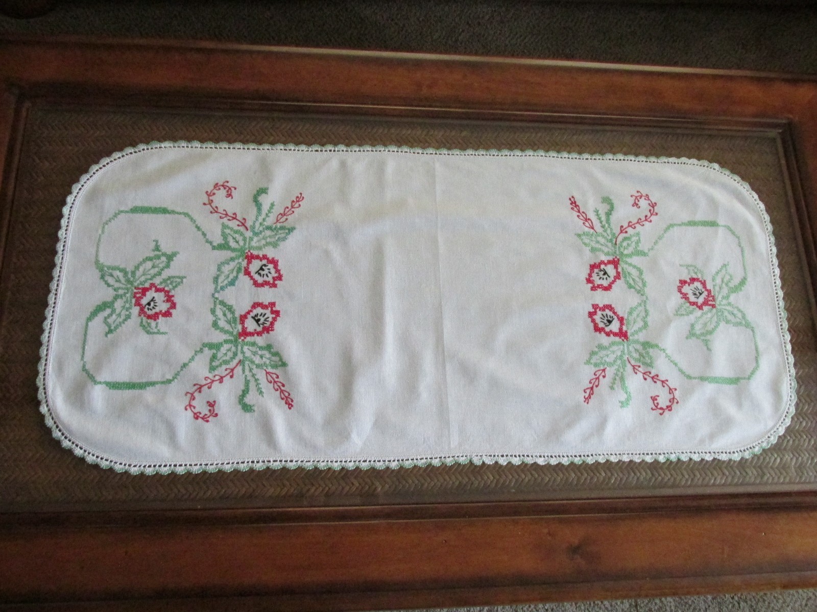 VINTAGE EMBROIDERY DRESSER SCARF/RUNNER