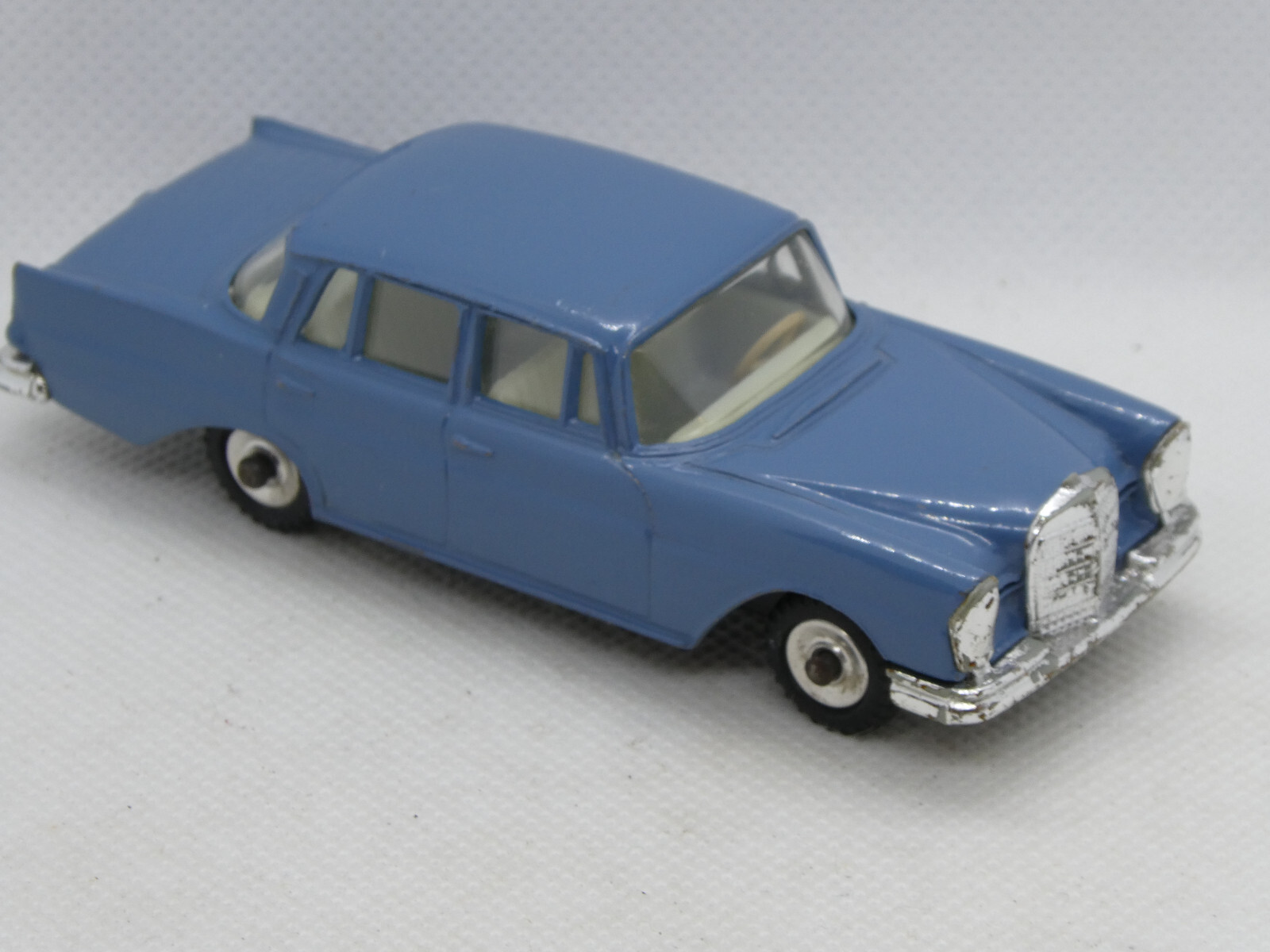 メルセデス ベンツ 220SE (W111) - 英国ディンキートイズ #186 メルセデス ベンツ 220SE (W111) - 英国ディンキートイズ #186