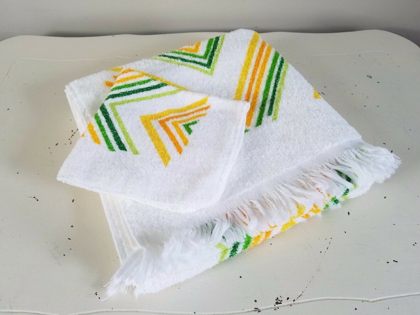 2) pc Vintage CANNON Mid Century GEOMETRIC Bath Towel Set Fringe Yellow Green