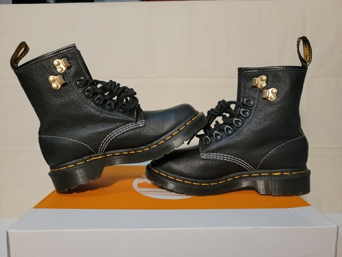 DR. MARTENS WOMEN'S 1460 HARDWARE BLACK VIRGINIA LEATHER