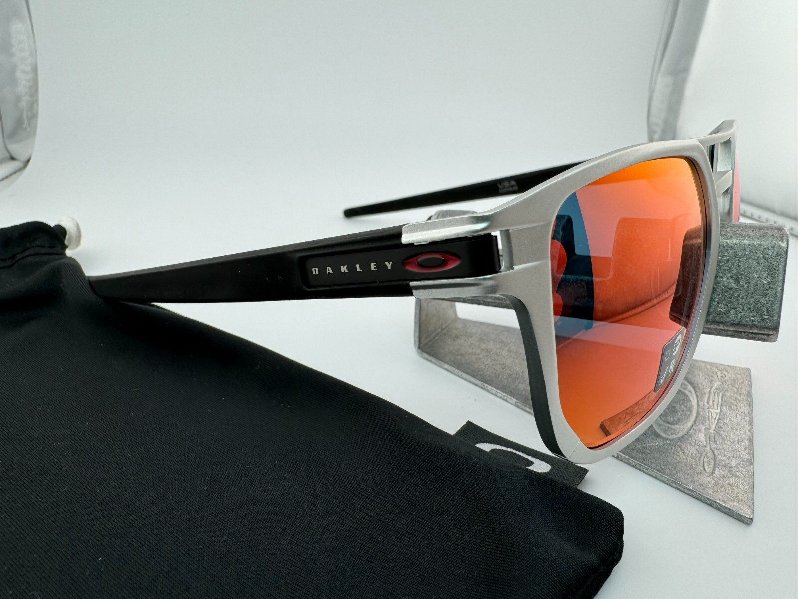 Pre-owned Oakley Latch Alpha Matte Silver Torch Iridium Sunglasses Authentic Oo4128-02