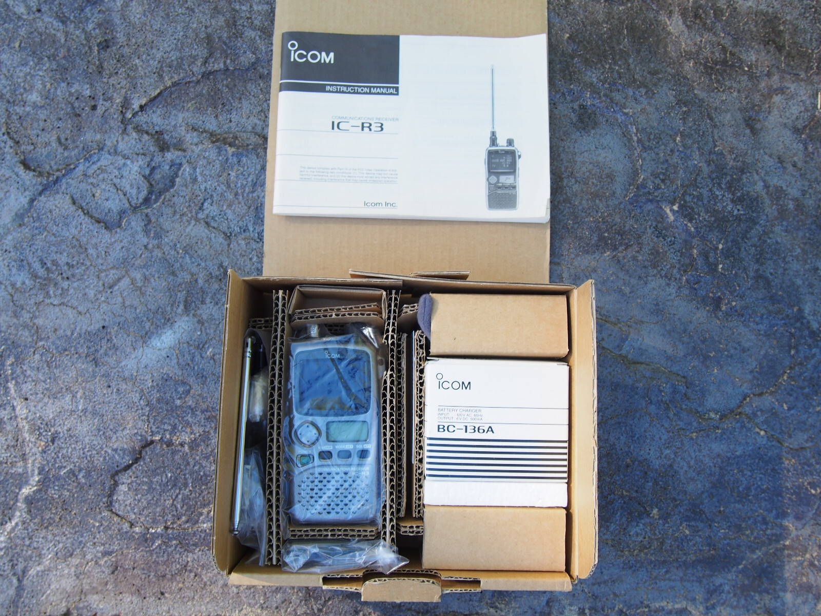 Icom IC-R3 Handheld Scanning Radio Ham Communications Wide