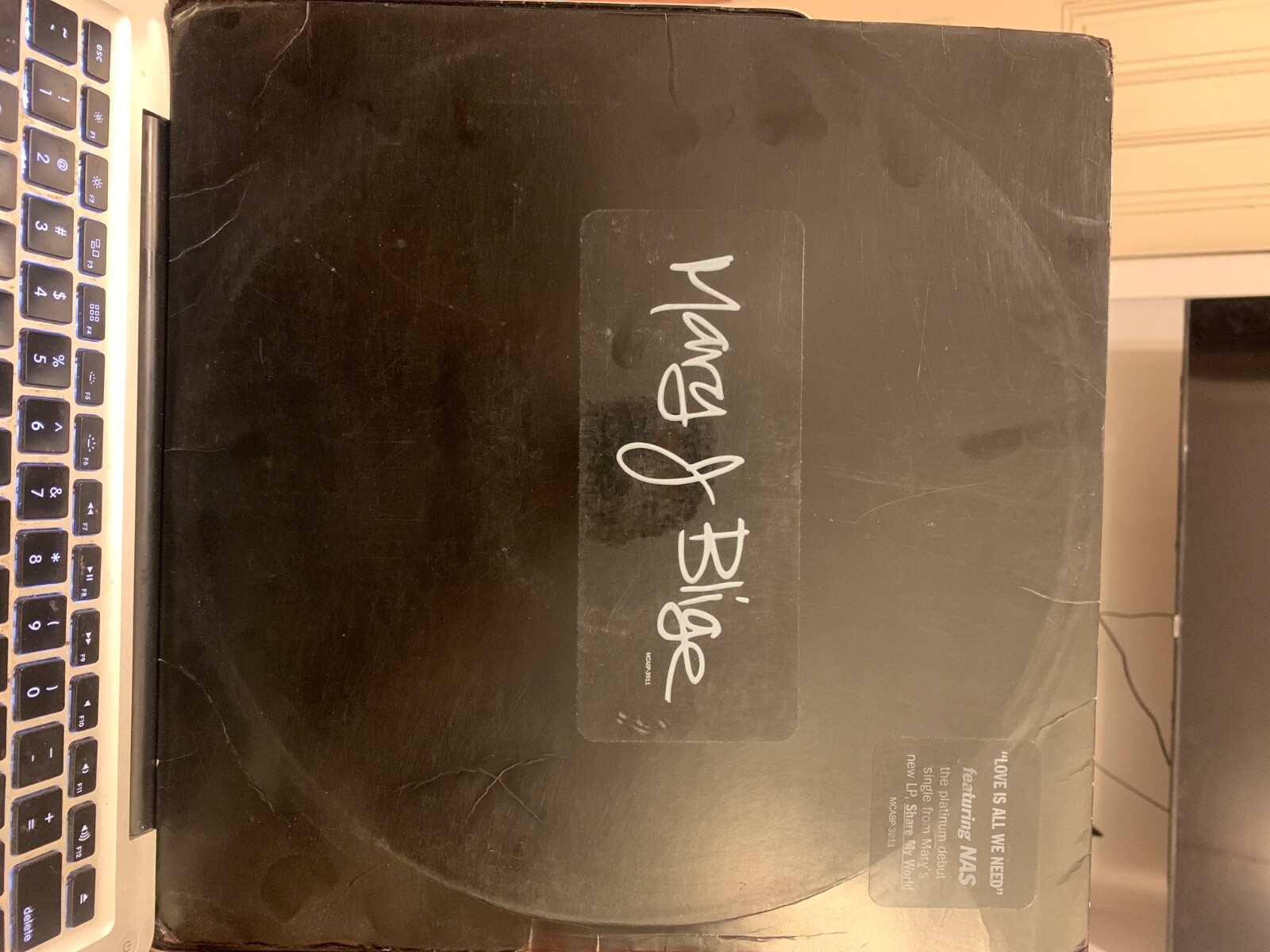 Mary J Blige ft NAS - Love Is All We Need 12
