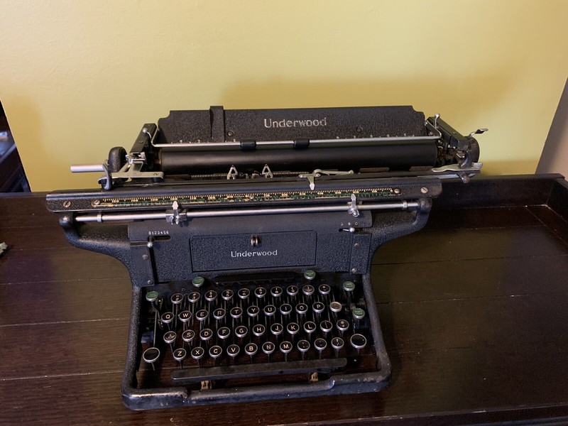 Underwood typewriter photos of Underwood S by year then serial number