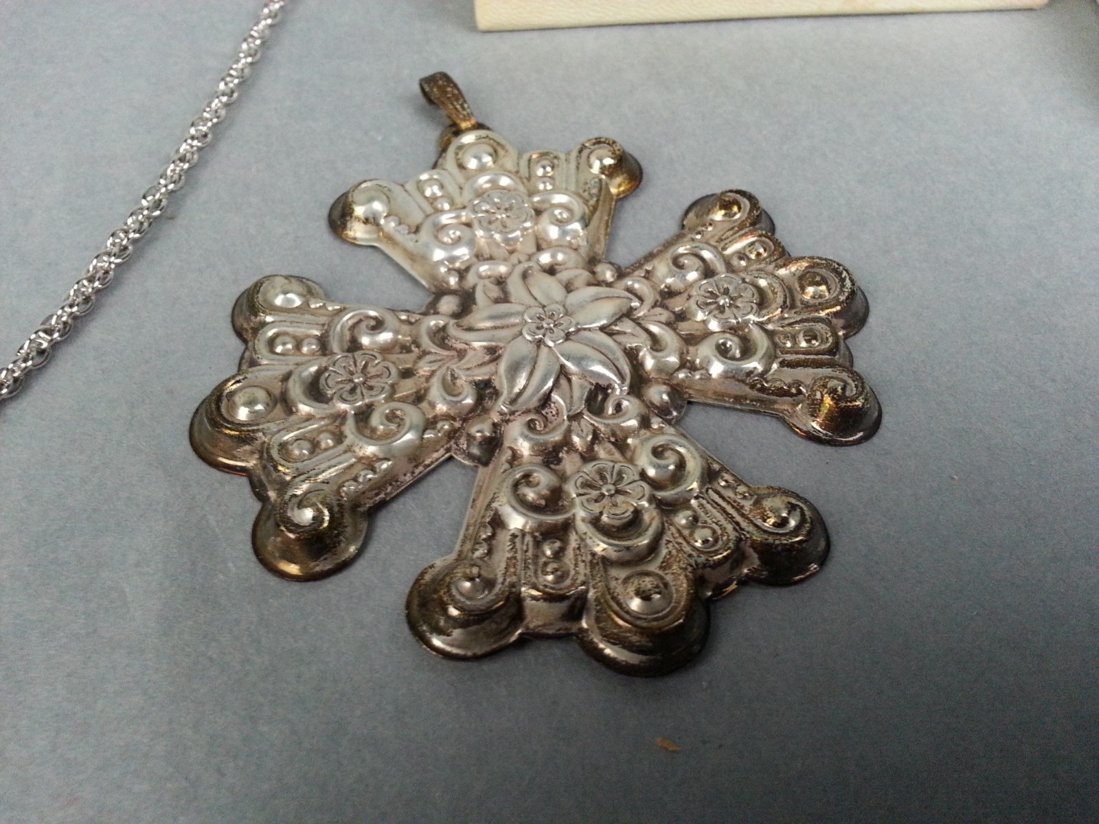 REED & BARTON STERLING SILVER 1974 CHRISTMAS CROSS ORNAMENT