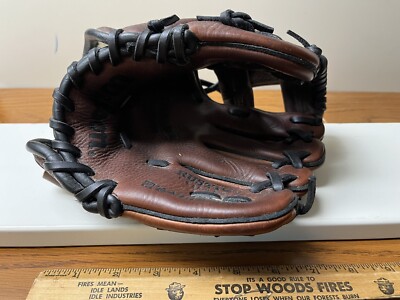 Wilson Rustic Leather 9.5 A1791 TRN Training Glove Pro tech lightly oiled. NICE