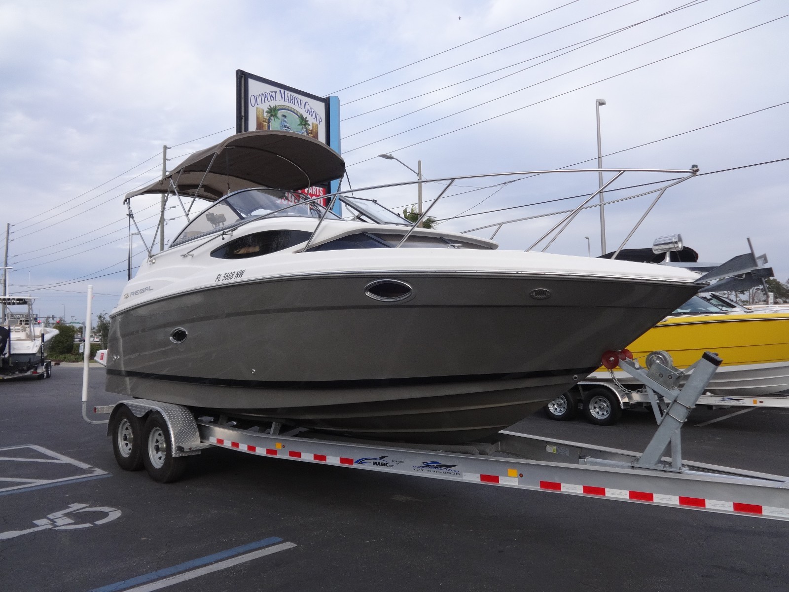 2009 Regal 2565 Window Express - 5.7l Volvo Penta! A/C! Generator! Clean Boat!