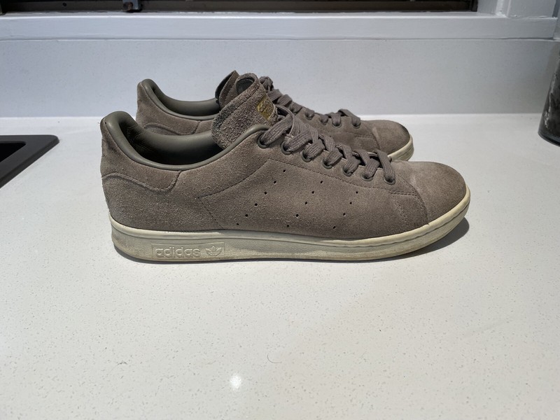 tan suede stan smith