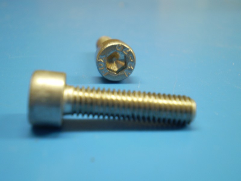 25 Stück Linsenkopfschrauben mit TORX ISO 7380 M2,5X10 V2A SCHWARZ