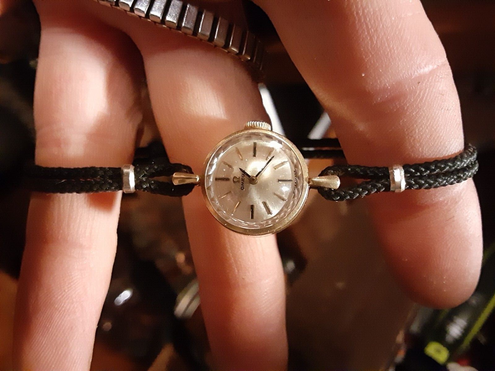 Genuine Vintage Ladies OMEGA Wrist watch 18k solid GOLD