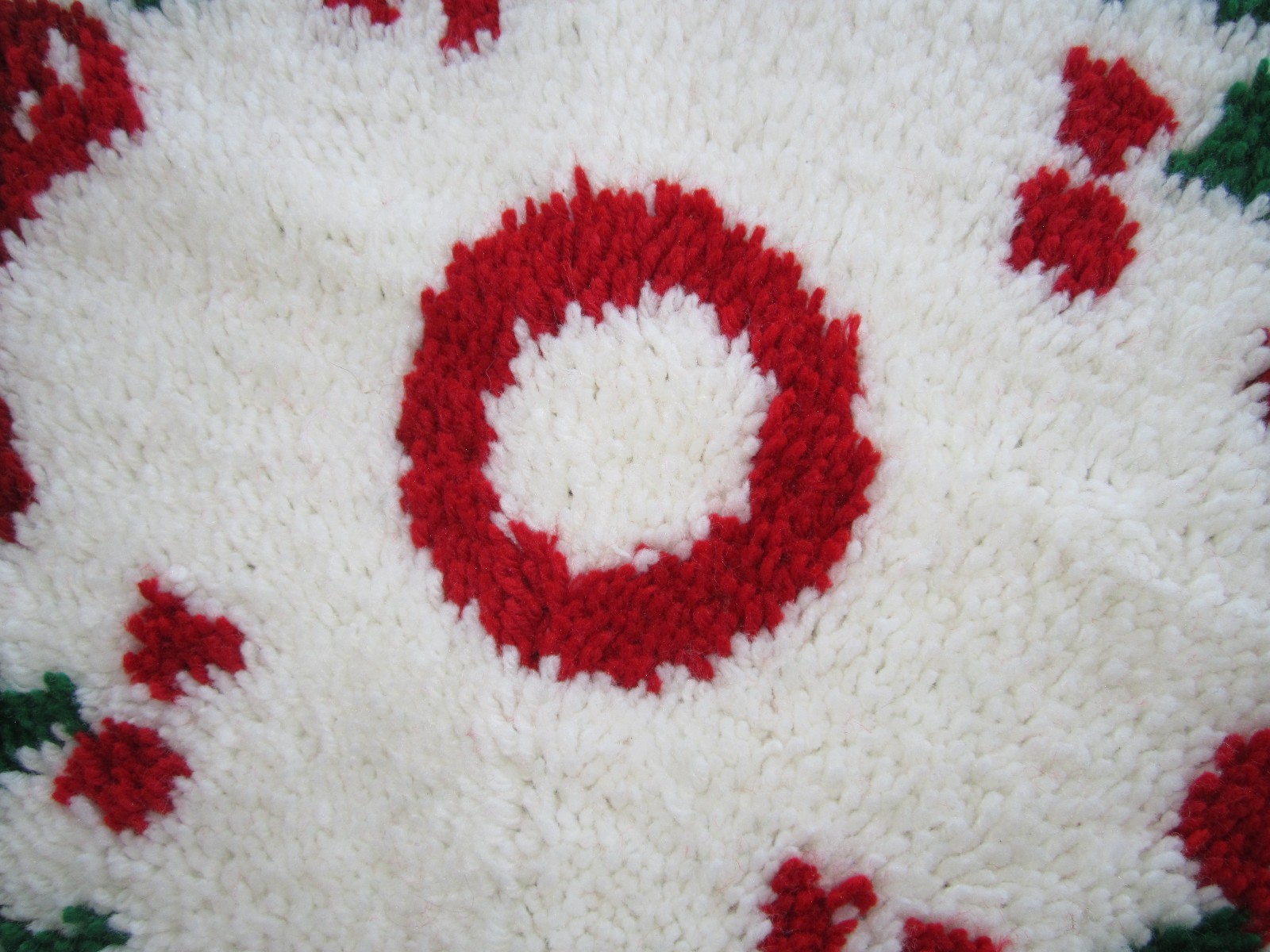 Completed Holly Red Bows Latch hook Rug Christmas tree skirt table topper Hippie