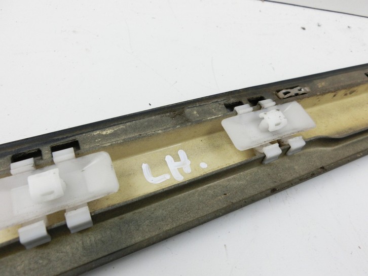 Mercedes W211 E200 02-06 Lim Türleiste Beplankung Aussen Tür Links Hinten 189U Mercedes W211 E200 02-06 27.02.2003... Vorschau 4