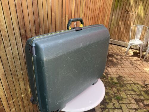 Samsonite Oyster hard shell suitcase British Racing green