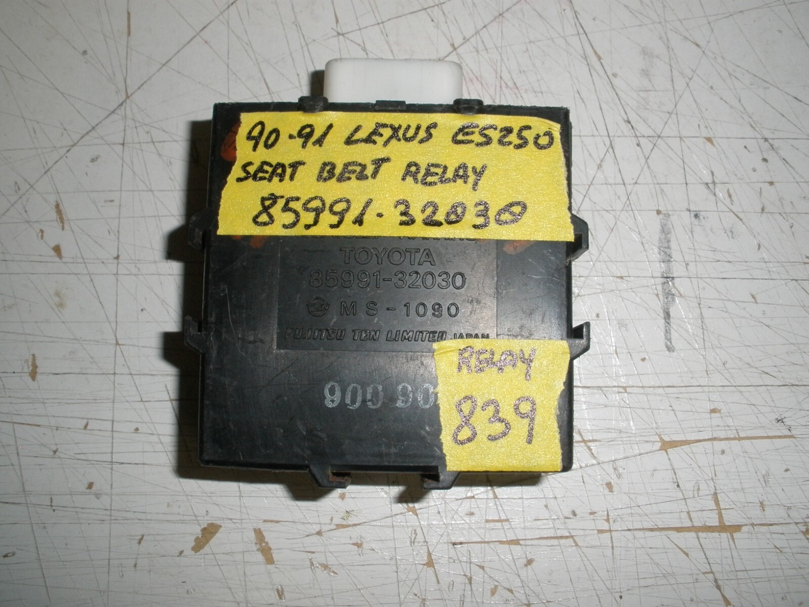 コントロールトップ 90-91 LEXUS ES250 SEAT BELT CONTROL MODULE #85991-32030