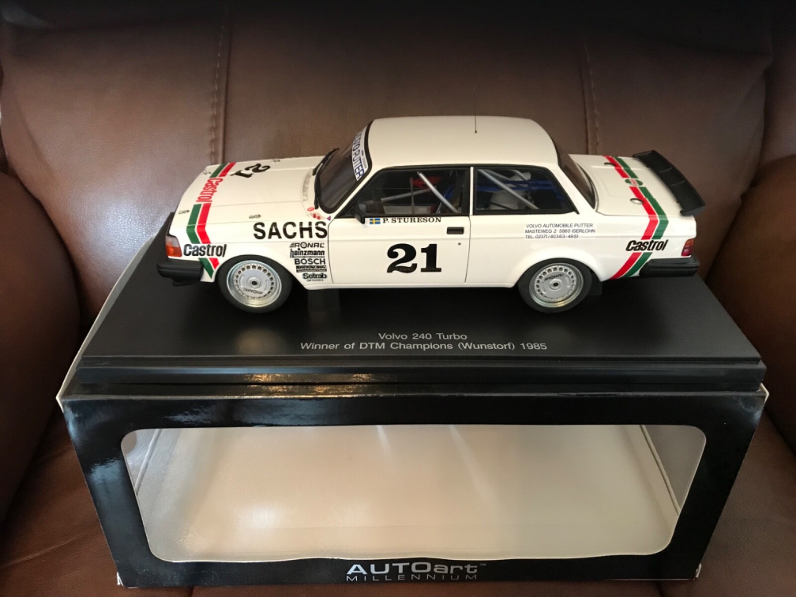 AUTOart Volvo (ボルボ) 240 Turbo 1/18 ミニカー AUTOart 1:18 Volvo 240 Turbo #1 Winner ETCC Zolder 1986