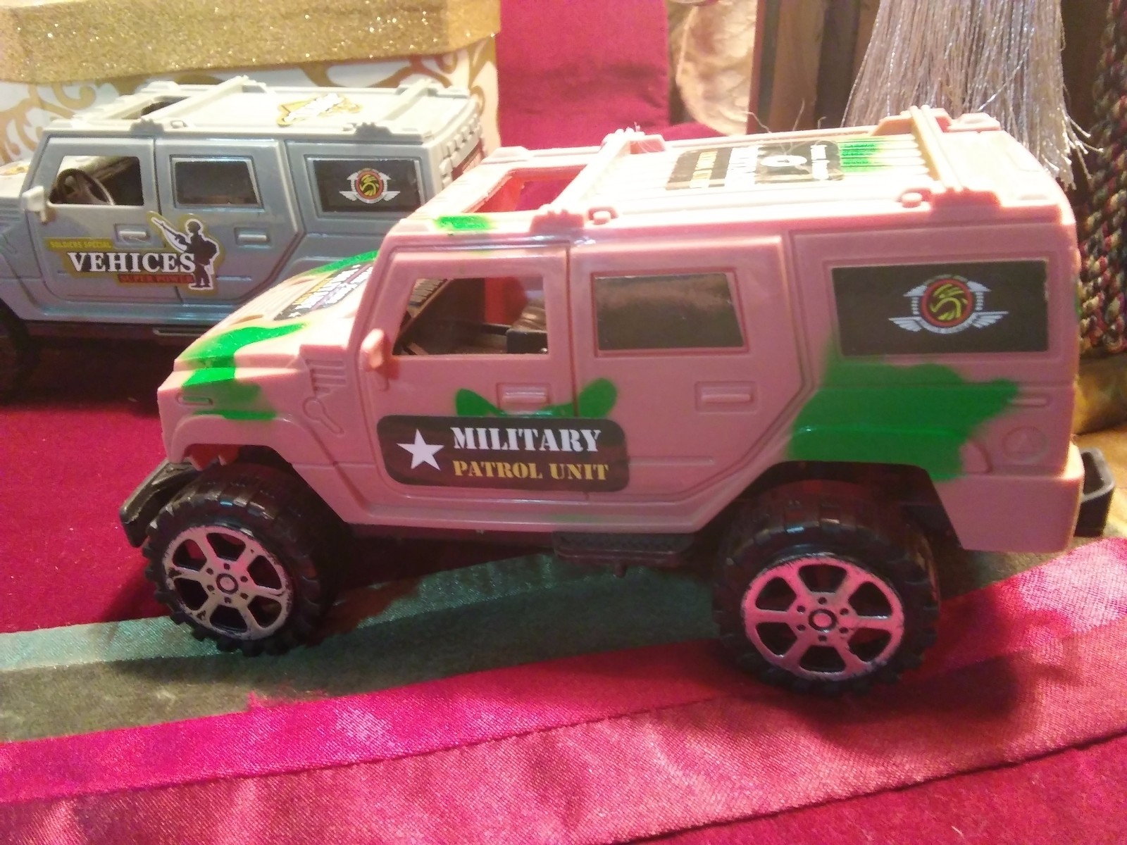 Military toy Vehicles lot of 4 Tank, Jeep and two Hummers