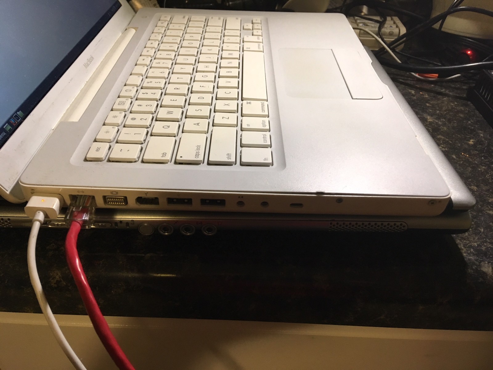 Apple-MacBook-A1181 2007 and a MacBook pro