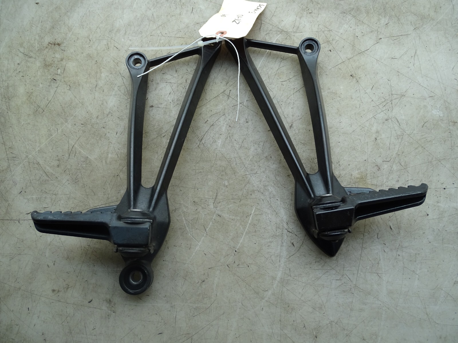 10ページ 09 KAWASAKI ZX10R ZX 10 PASSENGER FOTTPEGS AND BRACKETS E