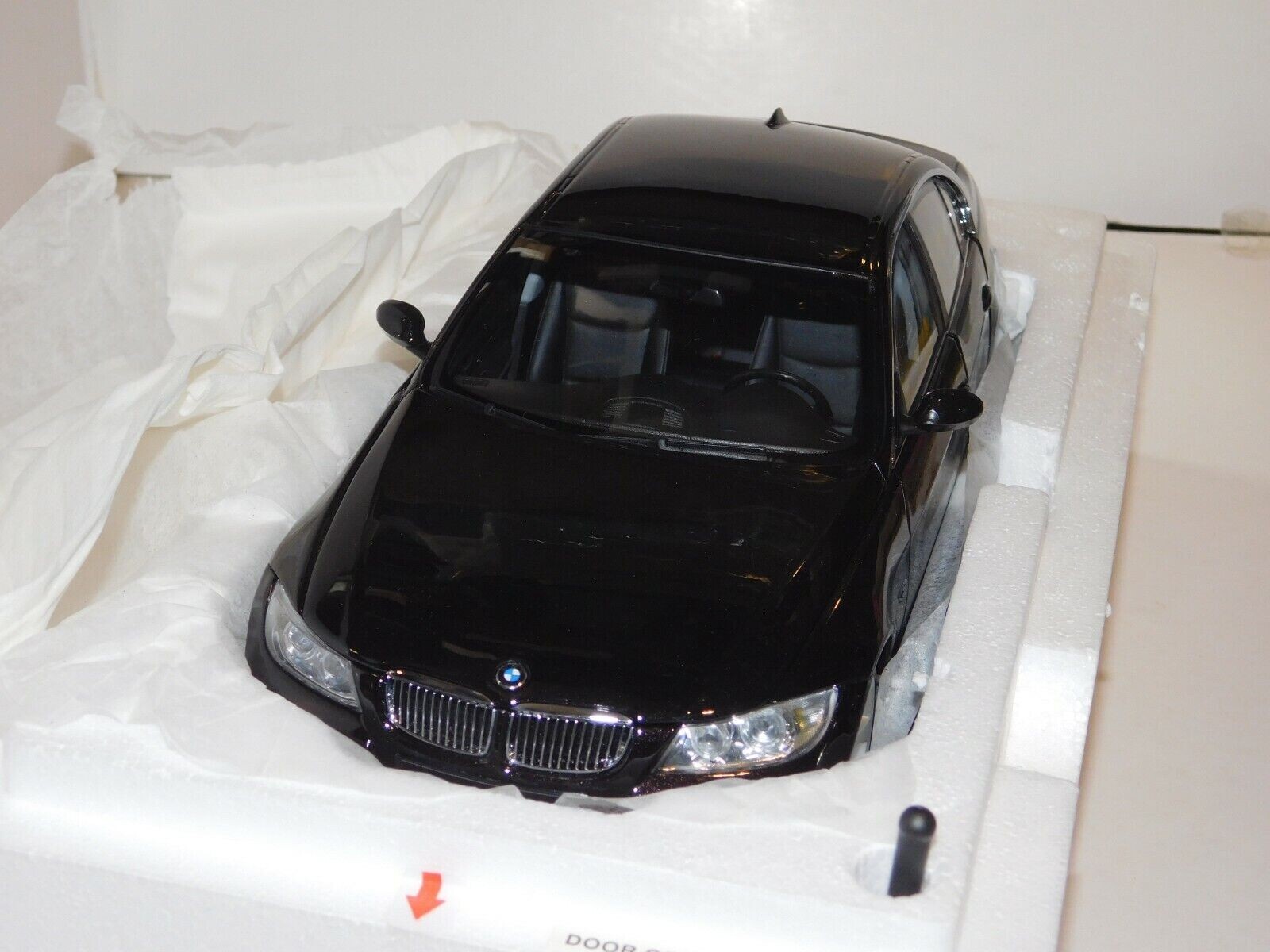 BMW 3 Series 330i E90 Sedan Ruby Black KYOSHO 08731RB 1:18