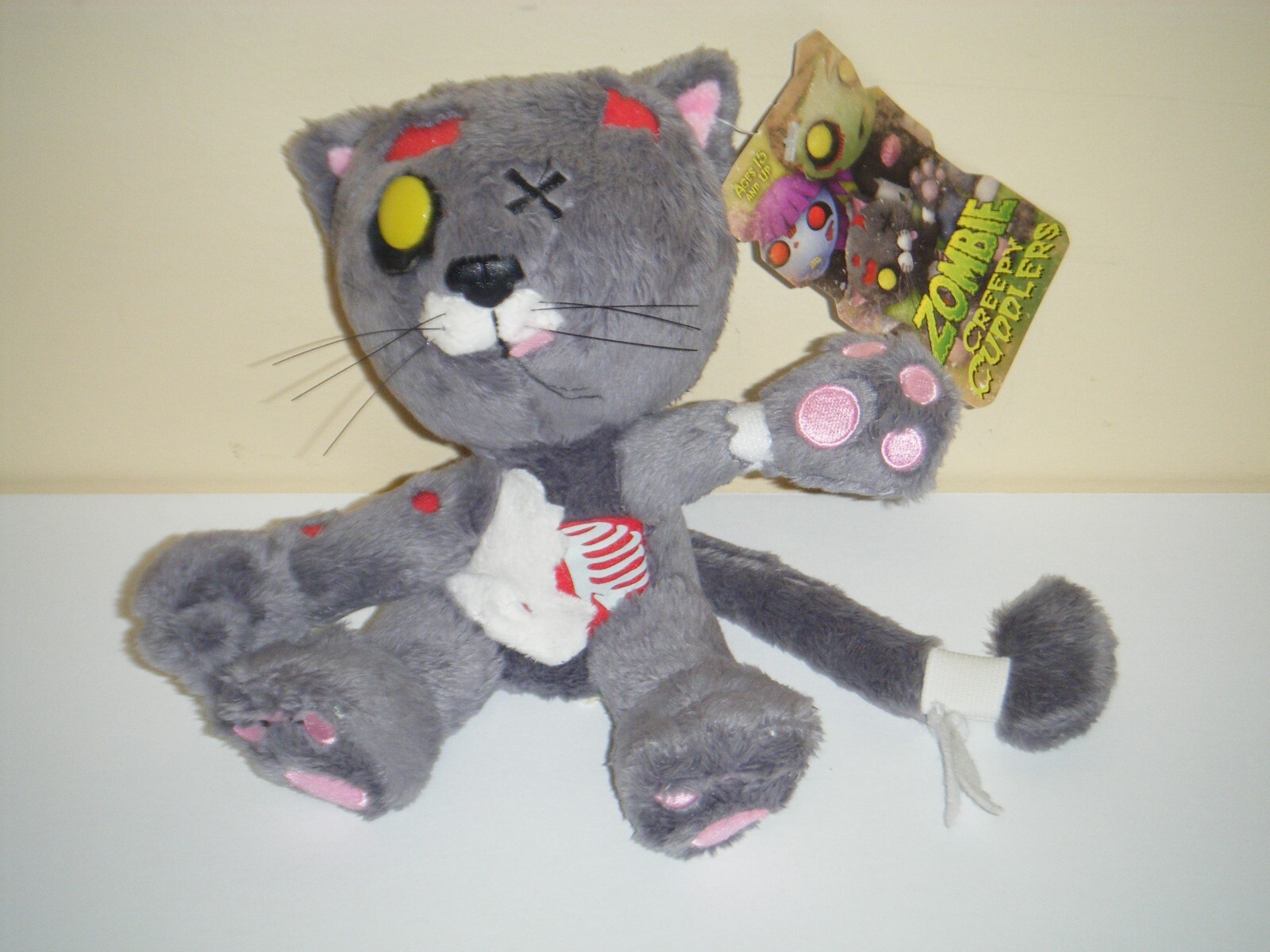 Mezco 2011 Zombie Creepy Cuddlers DEATH MITTENS Cat 6
