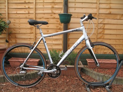 TREK 7.5 FX Hybrid Road Bike. Carbon forks. 700C wheels. 57cm XL frame. 24 speed