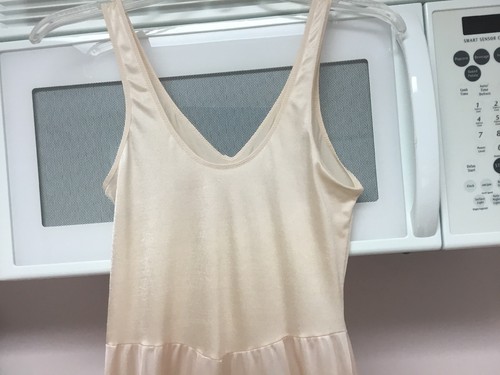 Warners 55700 Formfit Full Slip, Size 34, Neutral Nylon Spandex, Made USA Preown