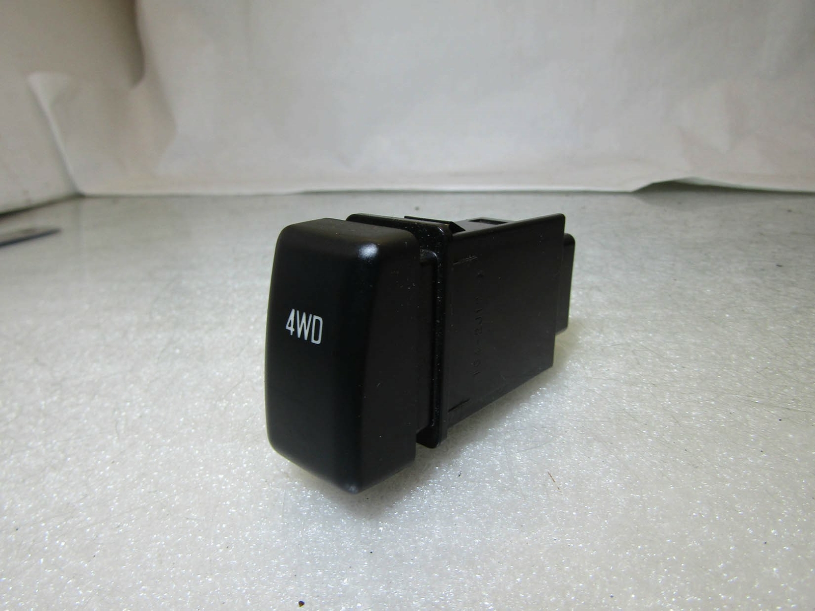 Isuzu Trooper Duty 98-02 3.0 dash 4WD on off switch button