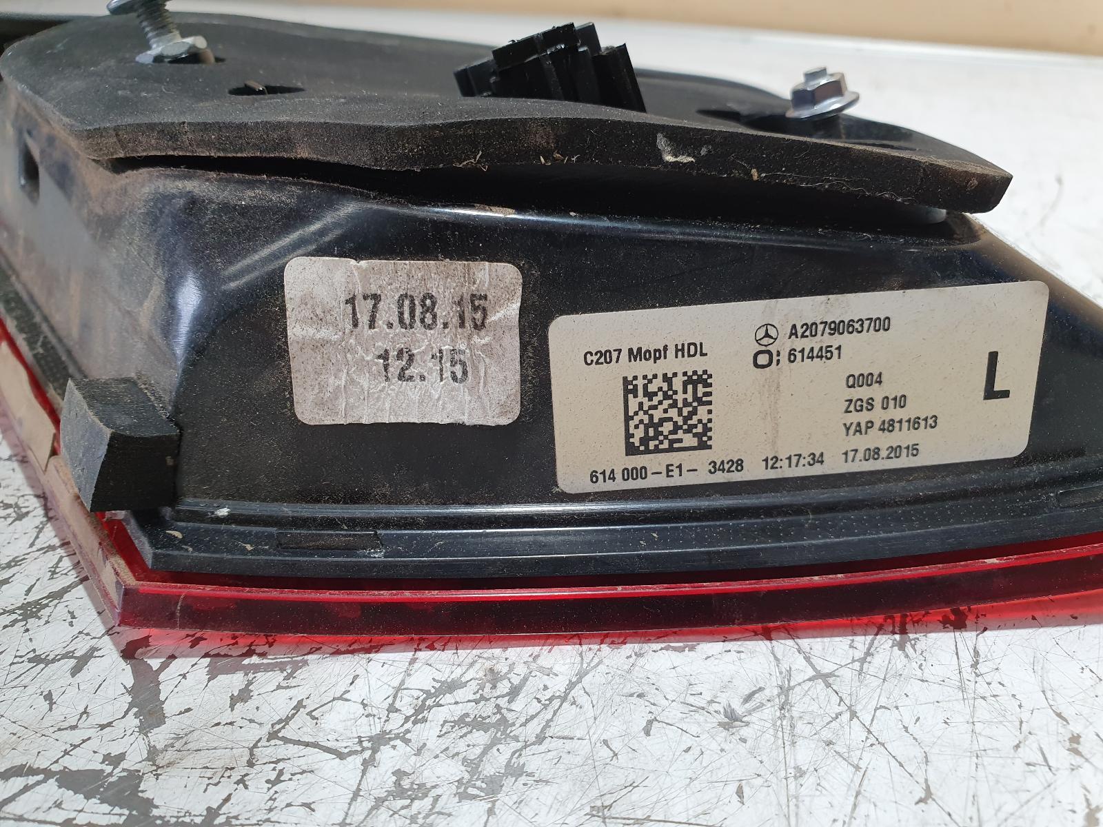 2015 E Class MERCEDES LEFT REAR GARNISH BOOTLID LAMP W212 SEDAN 06/13-05/16 image 4