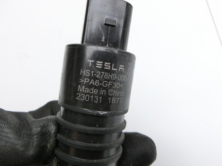 Tesla Model 3 Perf 20-23 Waschwasserpumpe Wischwasserpumpe Waschpumpe Vorne Tesla Model 3 Perf 20-23 18.04.2023... Vorschau 3