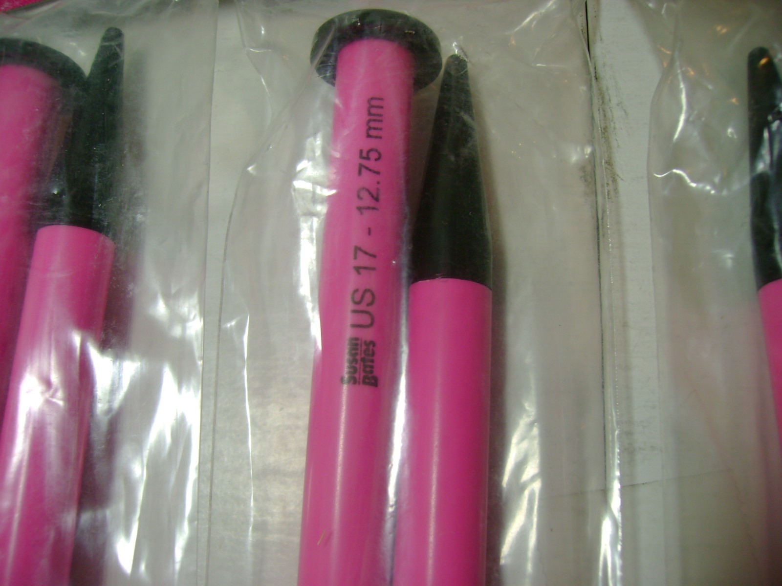 1 Pair SUSAN BATES BIG PINK PLASTIC KNITTING NEEDLES 11510 Size 17 12.75 mm 10
