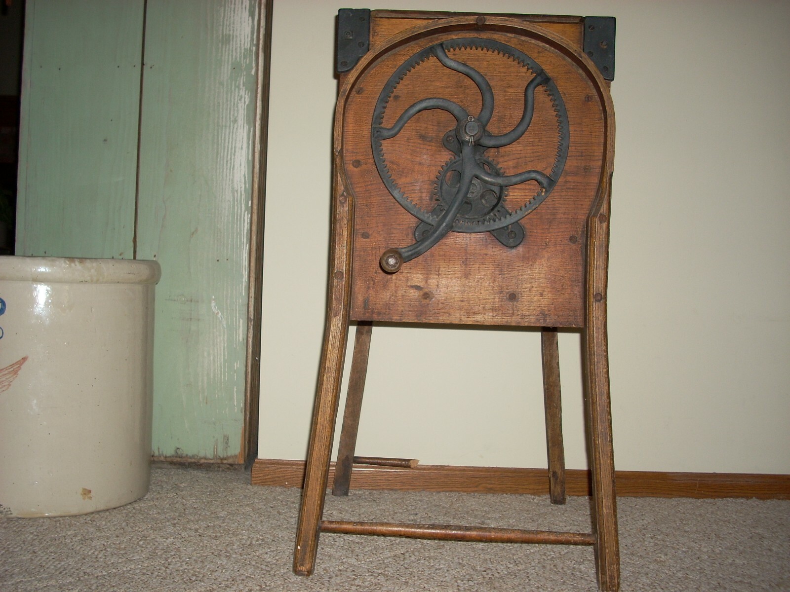ANTIQUE WOODEN PRIMITIVE BUTTER CHURN