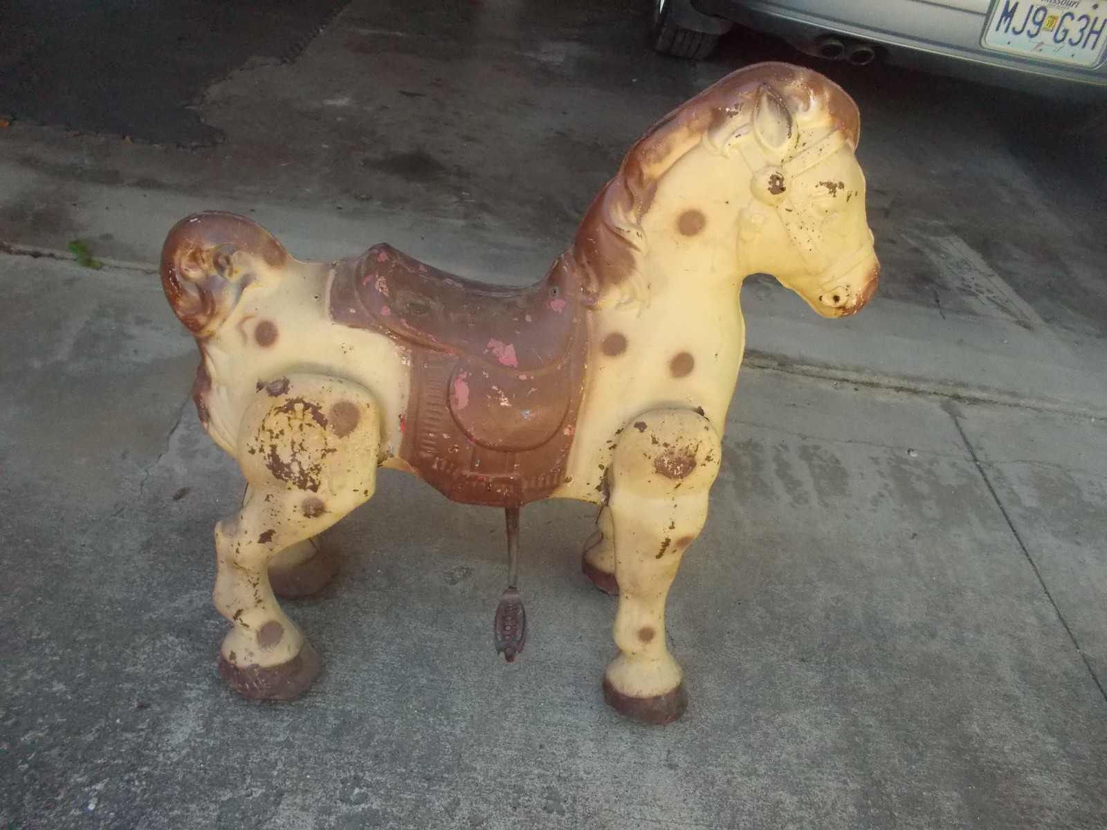 Vintage Mobo ride on  horse , rolls, pedals   No makers mark, nice condition,