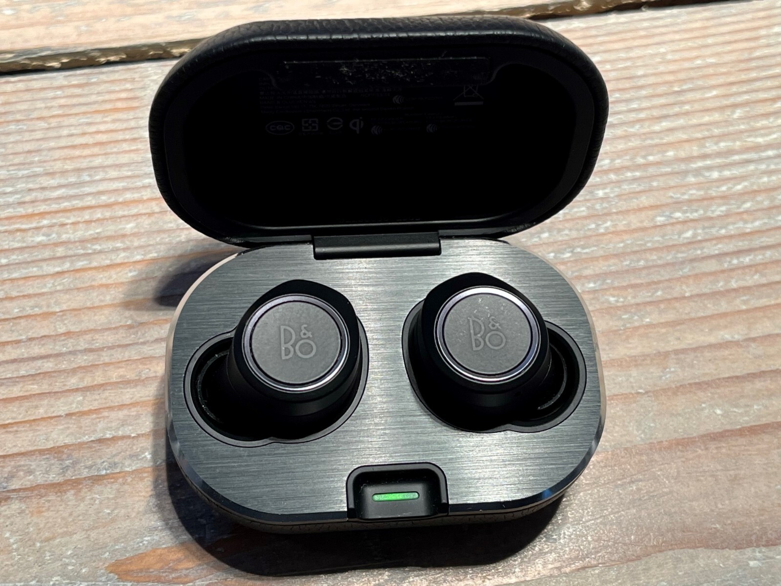 Bang ＆ Olufsen beoplay E8 2.0 81LRBE5O8dL._UF894,1000_QL80_.jpg