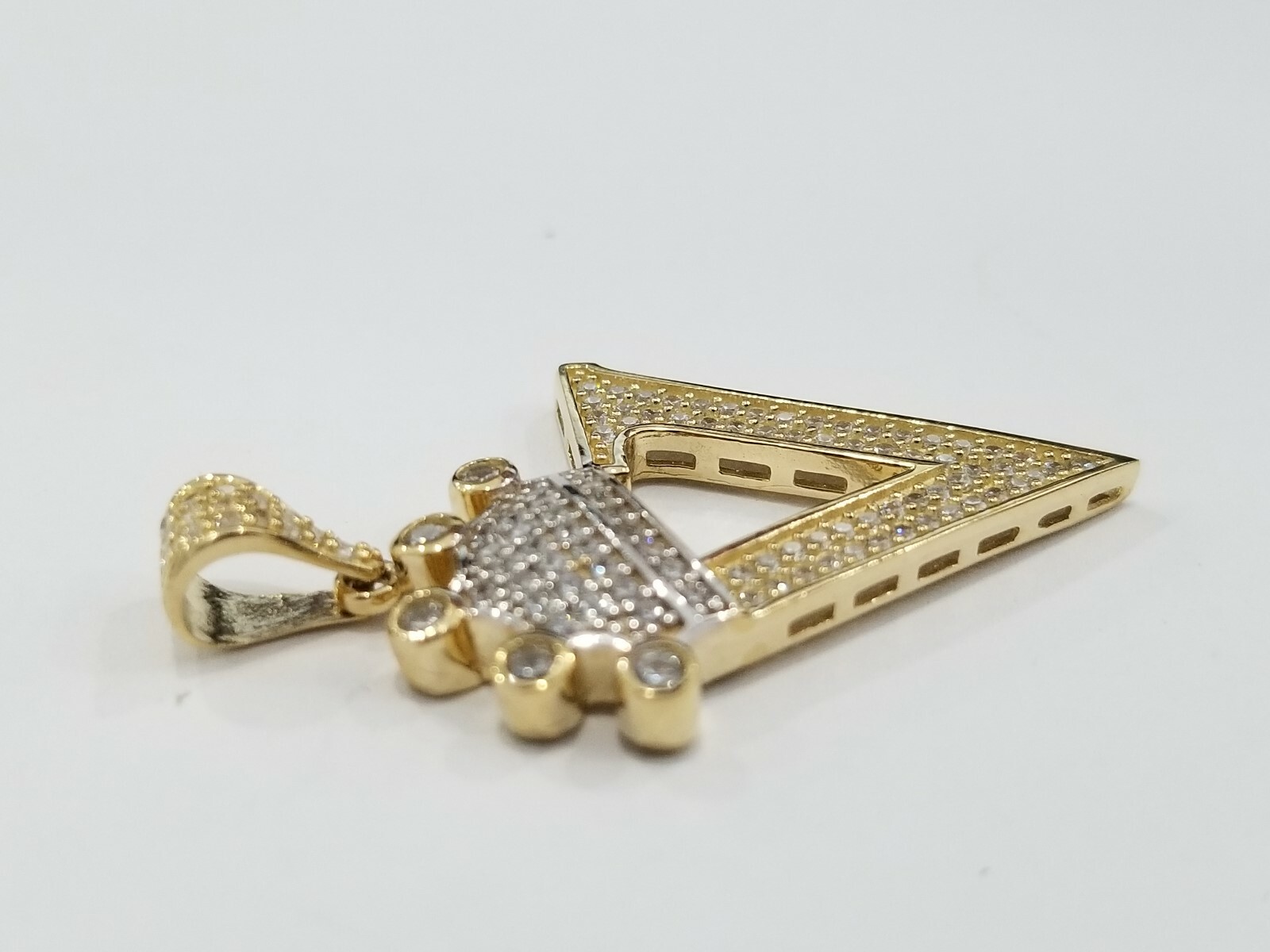 Pre-owned Crown 14k Unisex Yellow Gold  Initial Alphabet Letter V Pendant Charm King Cz