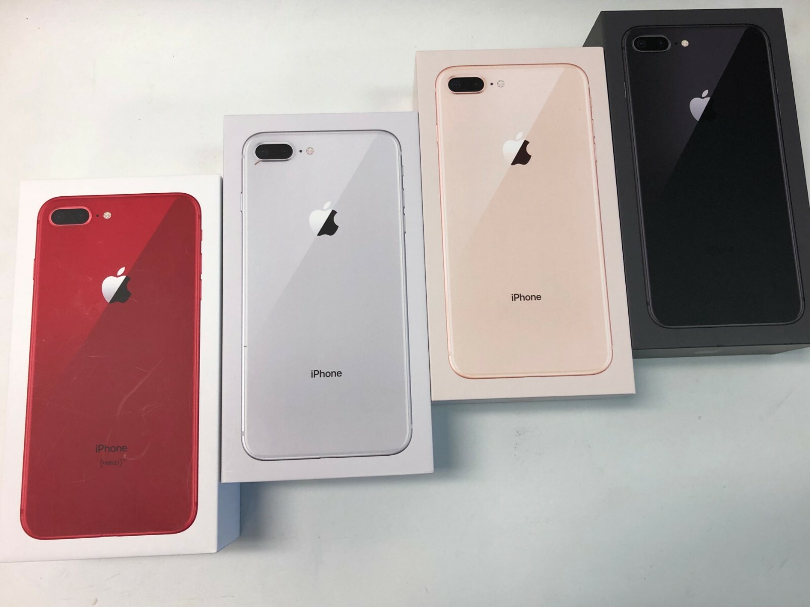 iPhone 8 シルバー 64GB 本体＋箱＋付属品あり 美品】Apple iPhone 8 シルバー 64GB 箱付き