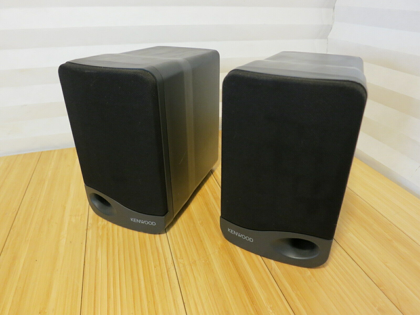 Pair of Kenwood SG5 2Way Speakers 15 Watt 6 Ohm made in Pair of Kenwood SG5 2Way Speakers 15 Watt 6 Ohm made in