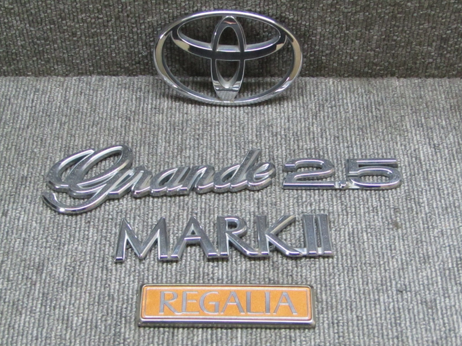 JDM TOYOTA MARK II 2.5 GRANDE REGALIA SILVER CHROME EMBLEMS