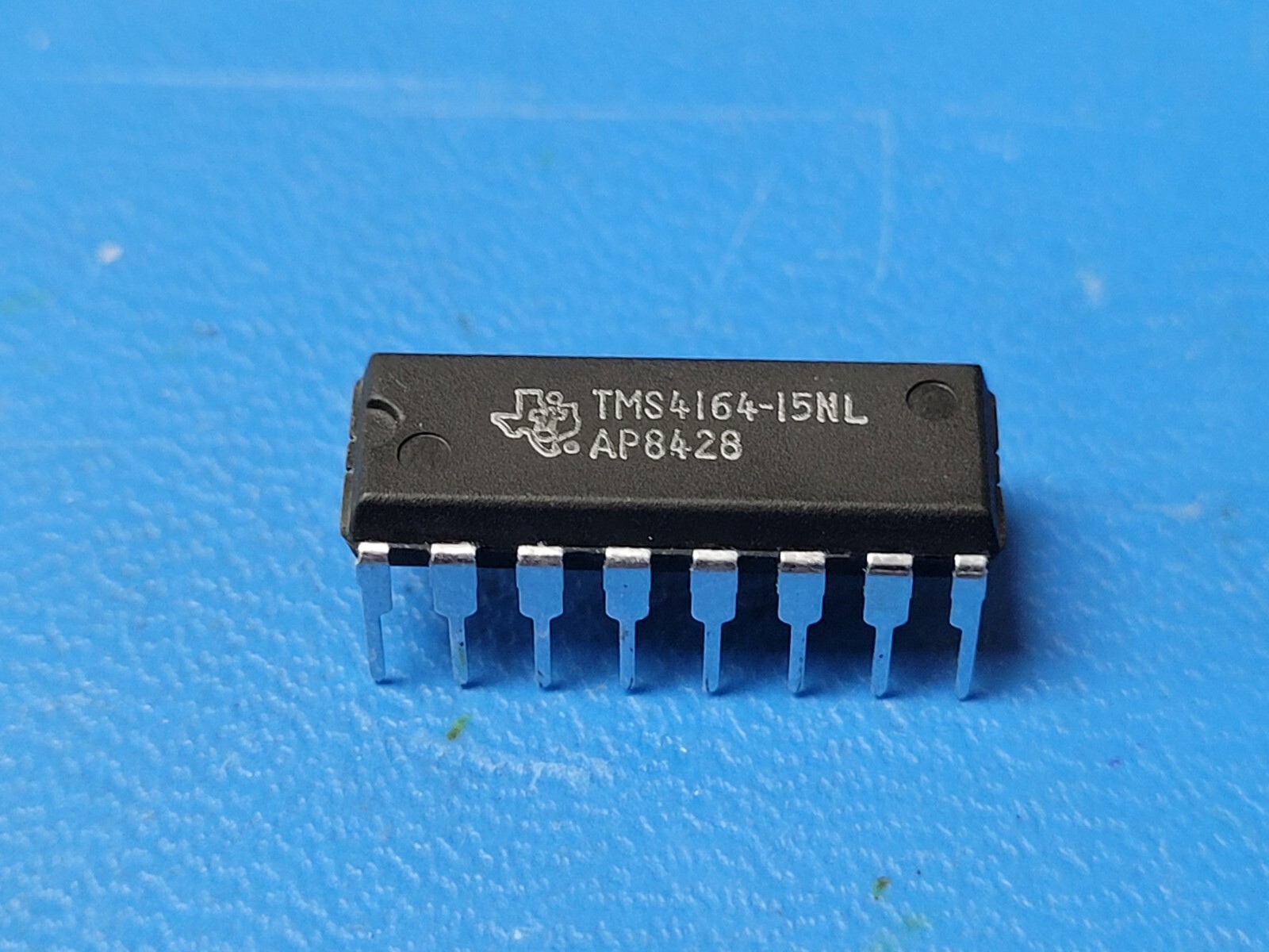 2 PCS) TMS4164-15NL TI Page Mode DRAM, 64KX1, 150ns, NMOS 2 PCS) TMS4164-15NL TI Page Mode DRAM, 64KX1, 150ns, NMOS