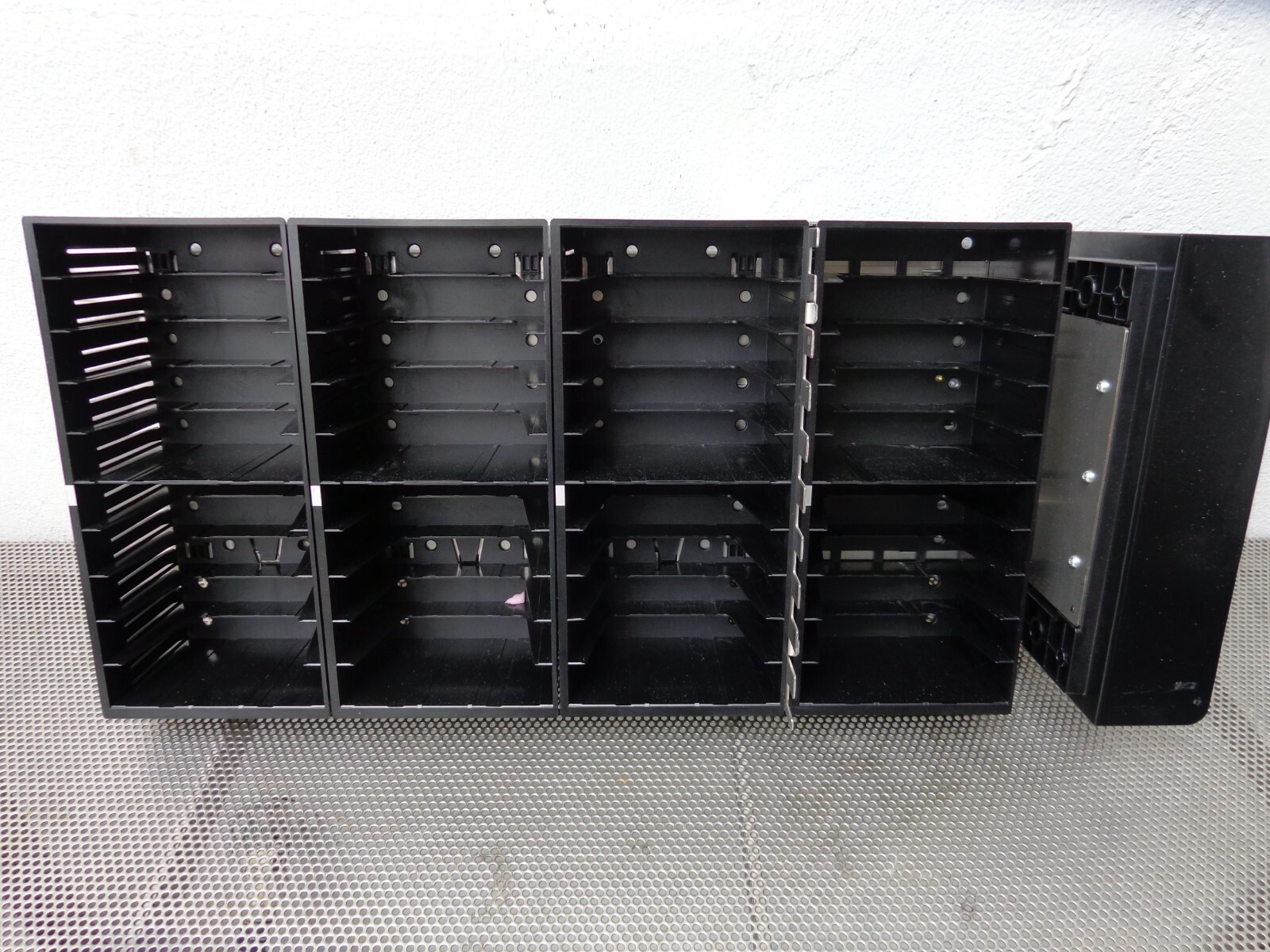 HP StoreEver MSL6480 Tape Library Magazine Right Side HPE