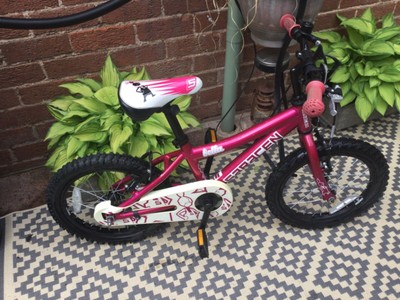 Saracen Bella Childs Bike 4 years upwards, in very good condition