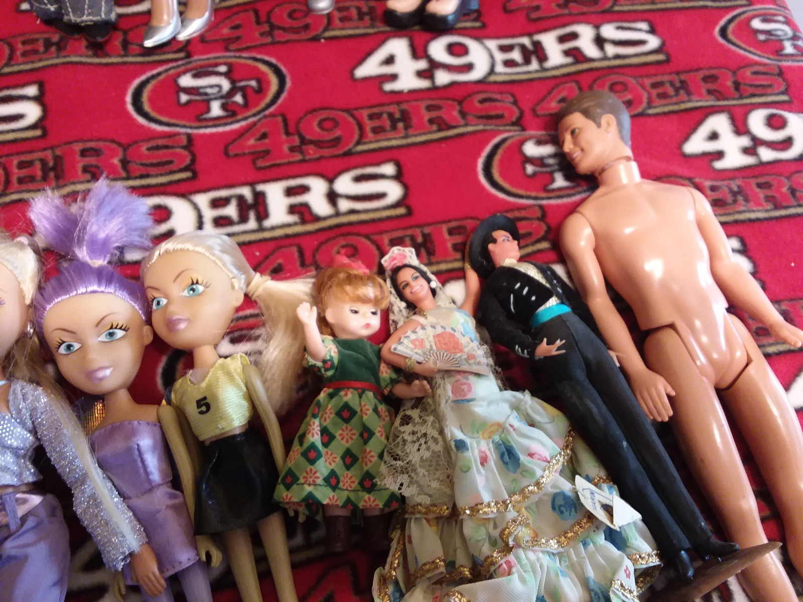 7 -Bratz Rock Angelz  Dolsl and many other + Bonus Dolls