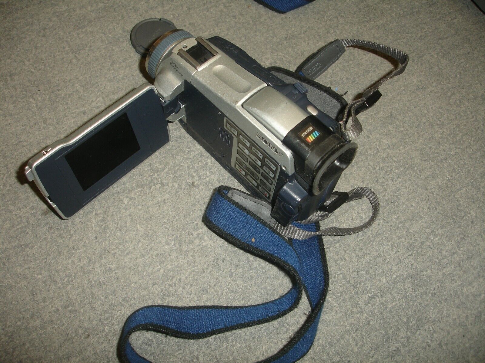 国内在庫】 【希少】SONY MiniDVビデオカメラ DCR-TRV18 デジタル化用