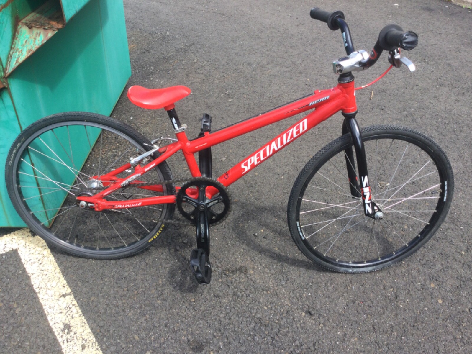 SPECIALIZED BMX Hemi Pro 20”, MAXXIS,racing crank,sealed SPECIALIZED BMX Hemi Pro 20”, MAXXIS,racing crank,sealed