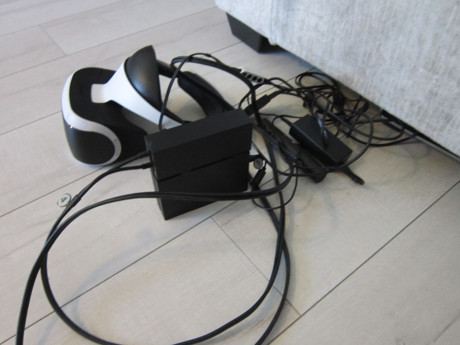 PlayStation VR - PlayStation VR CUH-ZVR1 (カメラ付き) Sony CUH-ZVR1 PlayStation VR Worlds Console with Accessories