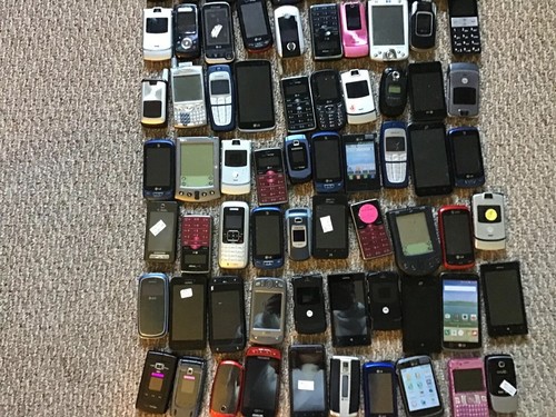 80 Cell Phone Scrap Lot Parts Repair Gold Android 16lbs Flip Smartphone Vintage