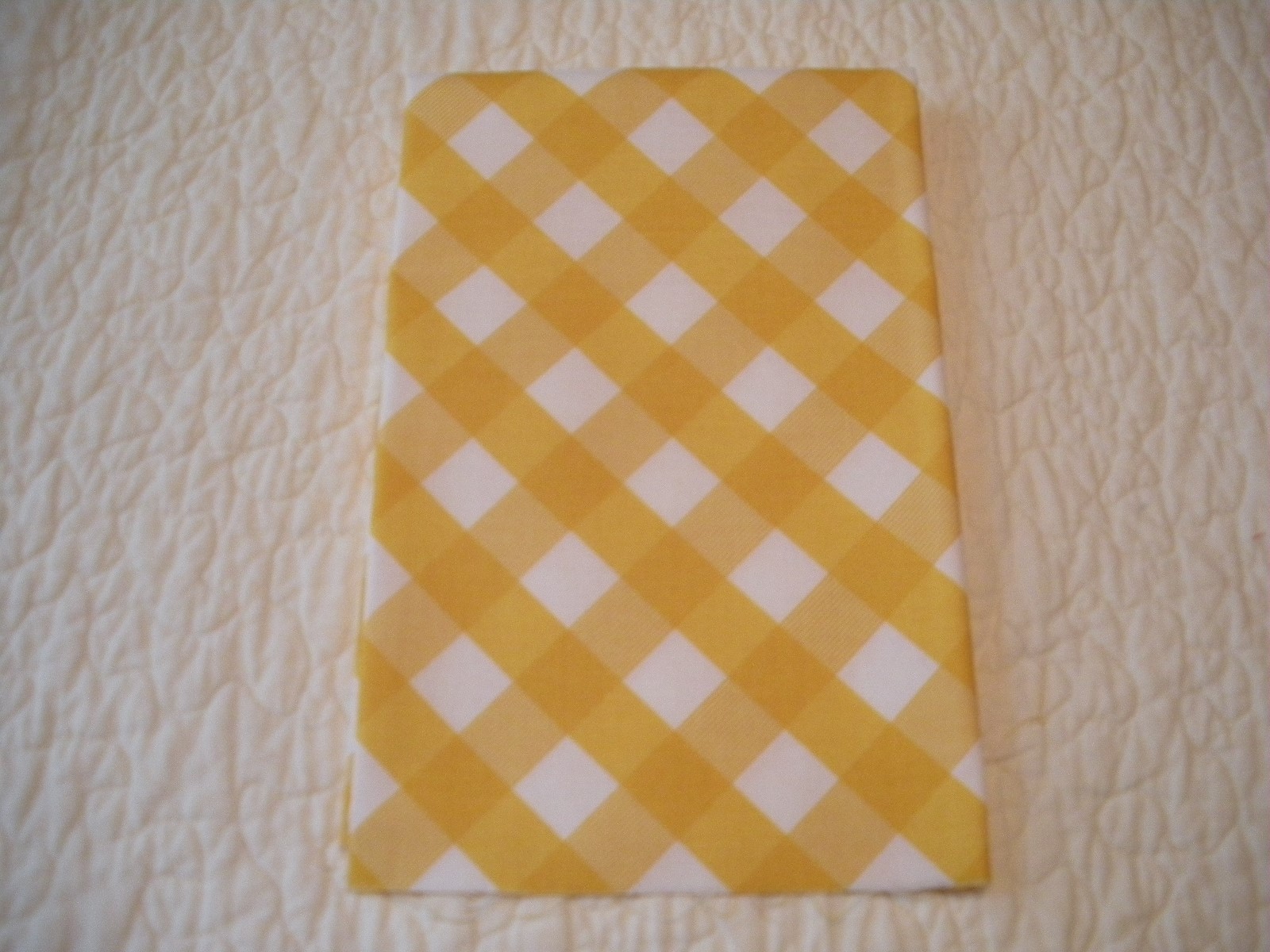 NEW 2 FAT QUARTER FABRIC BY RED ROOSTER WHITE/YELLOW  #25021 100% COTTON