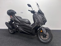 YAMAHA XMAX 125 ** LOW MILEAGE - ONE OWNER - TOP BOX **