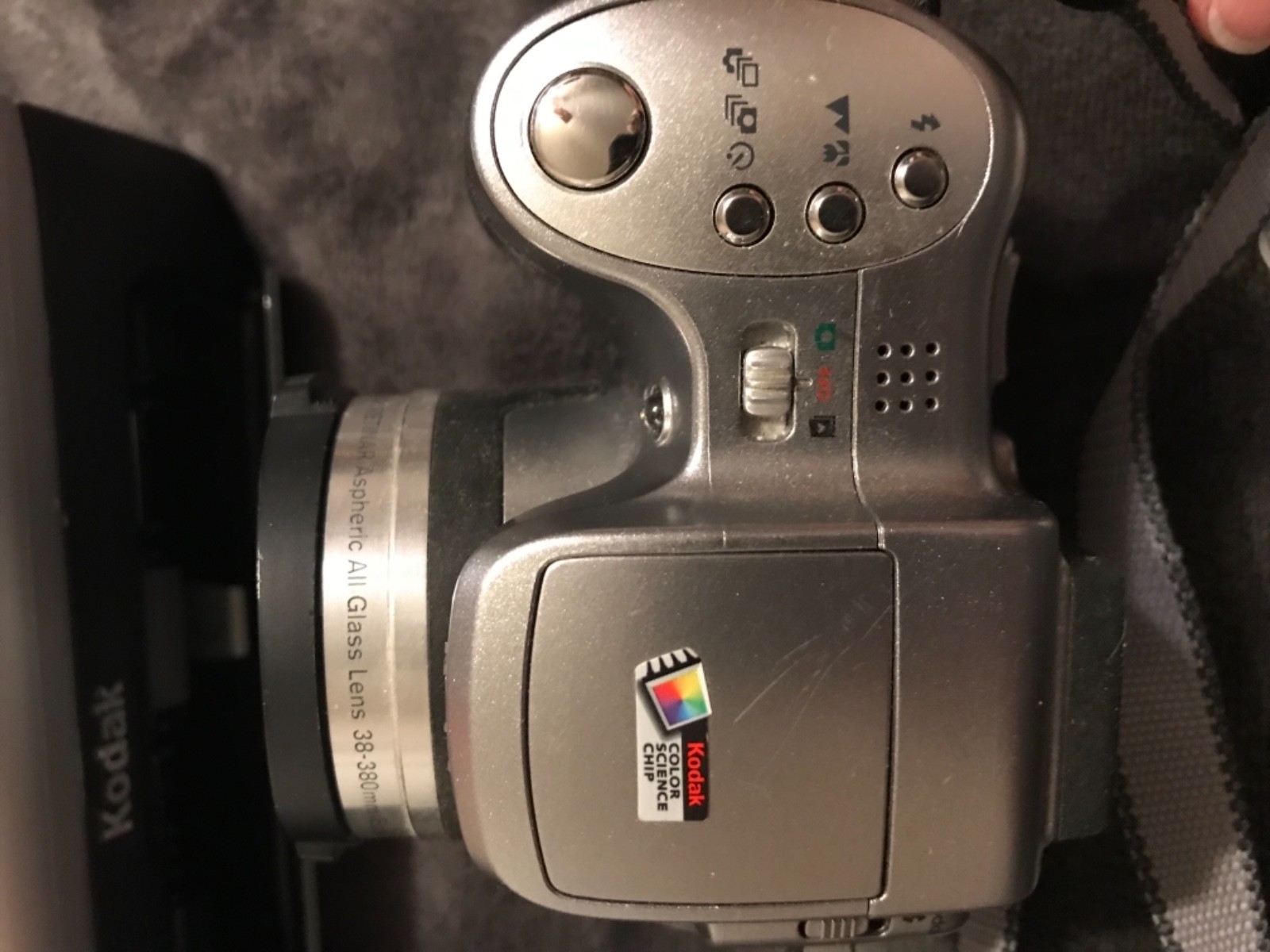 Kodak EasyShare Z740 5.0MP Digital Camera - Silver and printer dock